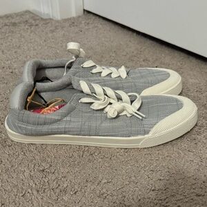 Great Roxy size 10 gray canvas lace up sneakers new